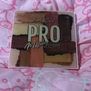 PRO Mastery Eyeshadow Palette - Warm Brown & Neutral Tones